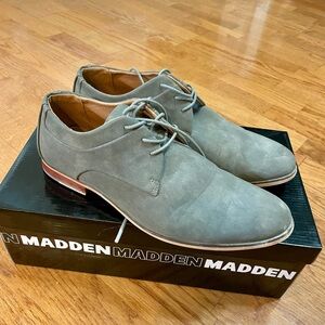 Youth boys dress shoes in suede. Like new.